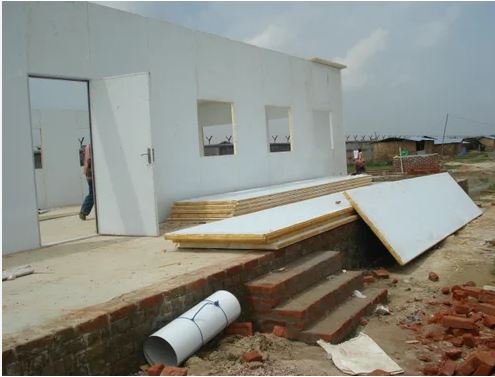 ألواح ساندوتش بانل في جدة: اختيارك الأمثل للبناء الحديث