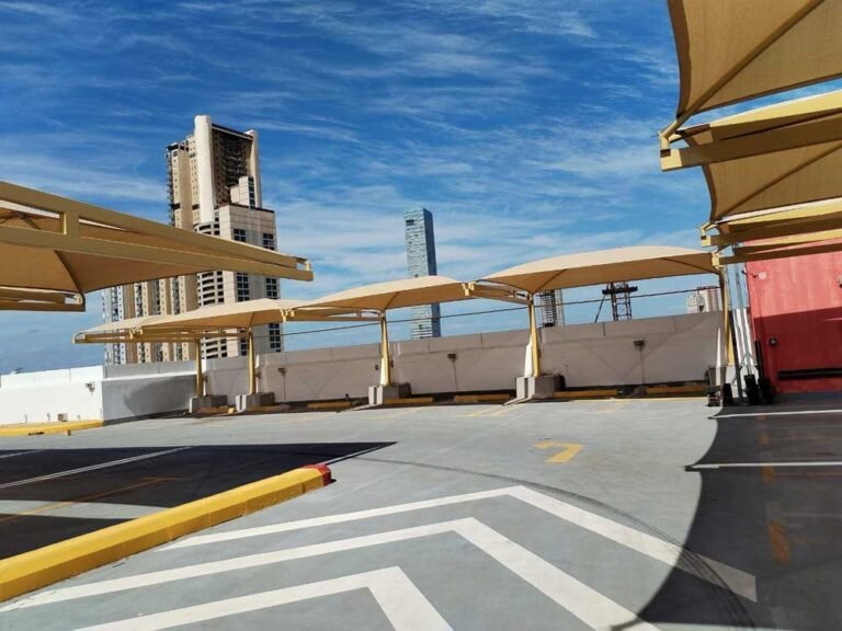 مظلات شراع في جدة: التصميم العصري والحماية المبتكرة